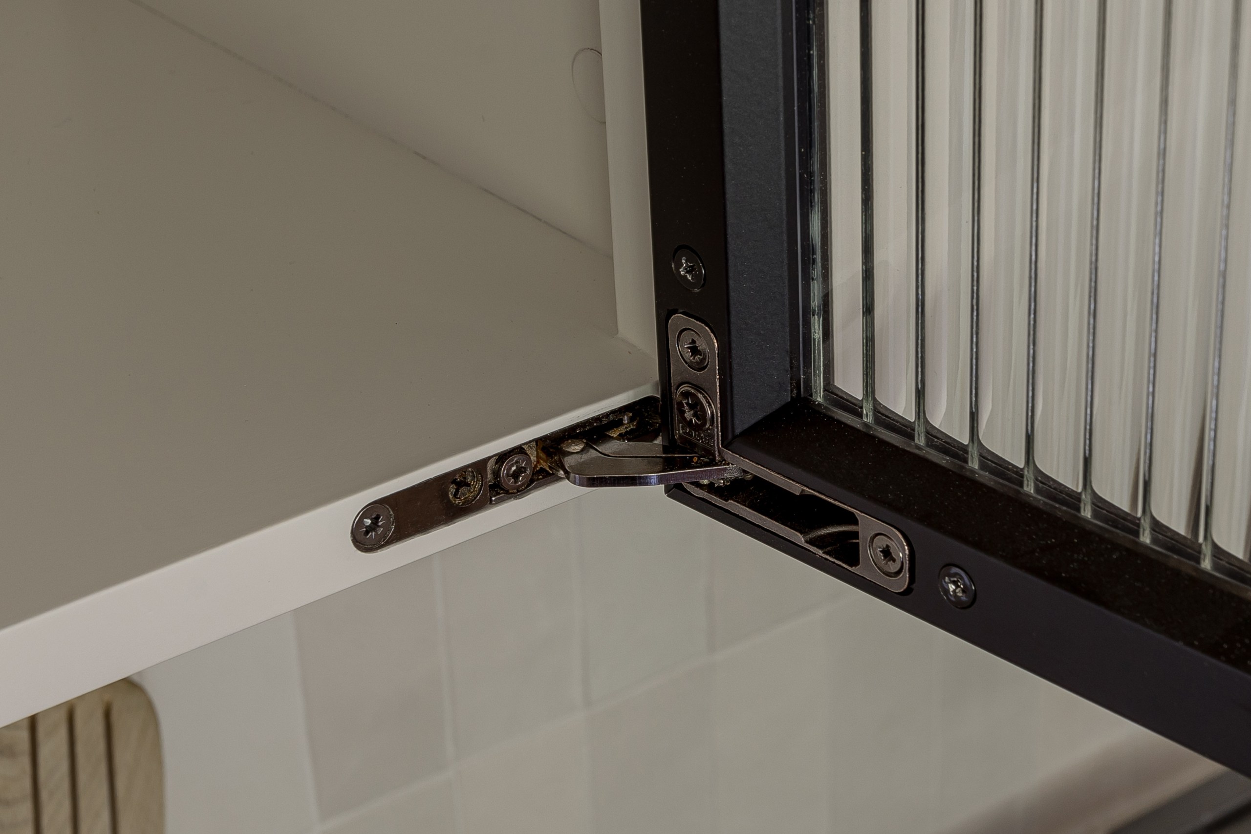 Soft closed concealed hinge